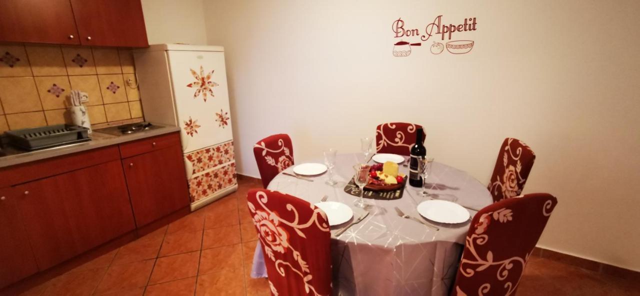 Apartmani Marija Колан Екстер'єр фото