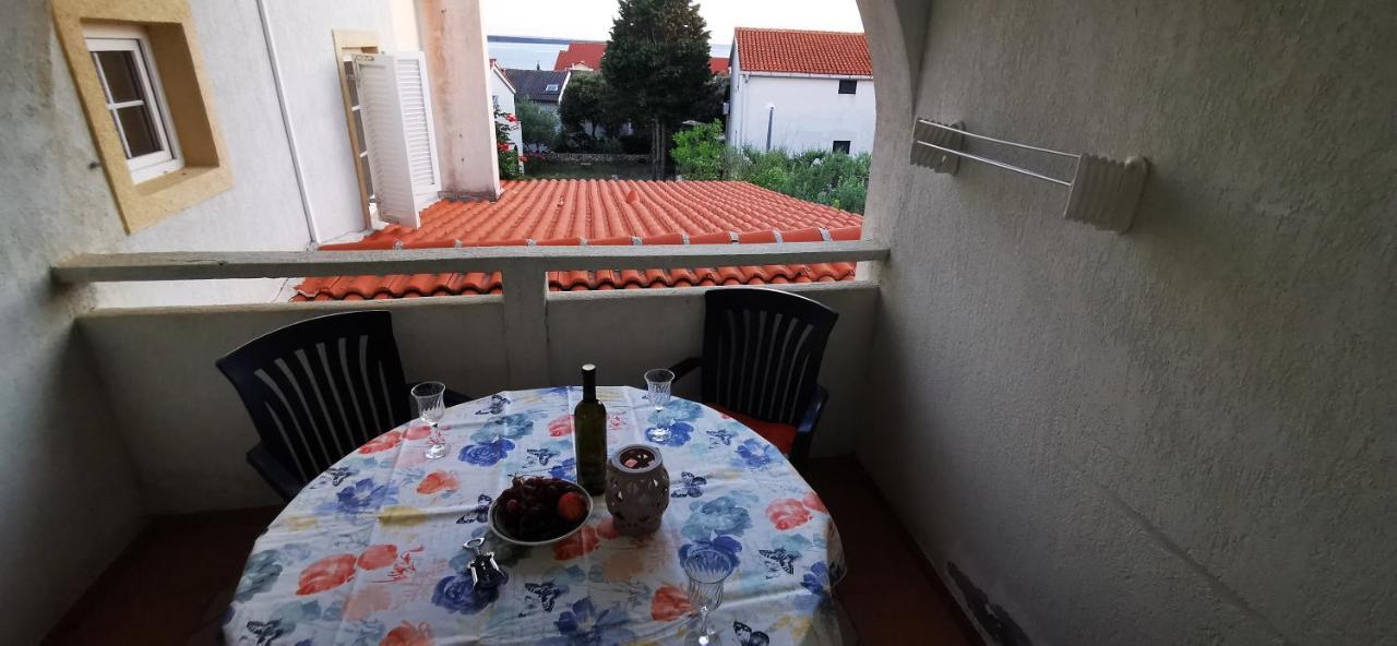 Apartmani Marija Колан Екстер'єр фото
